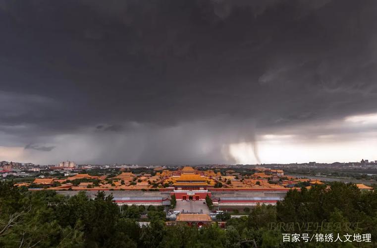 北京小雨能逛故宫吗故宫再现千龙吐水盛况下暴雨可以进故宫吗 suv(467272)