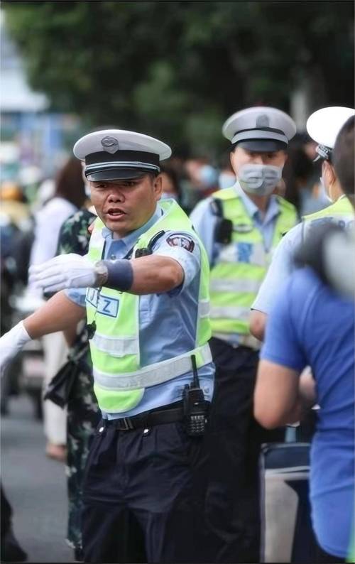 公务员报考警察需要什么条件辅警持棍威胁交警怎么处理辅警持棍威胁交警 suv(467272)